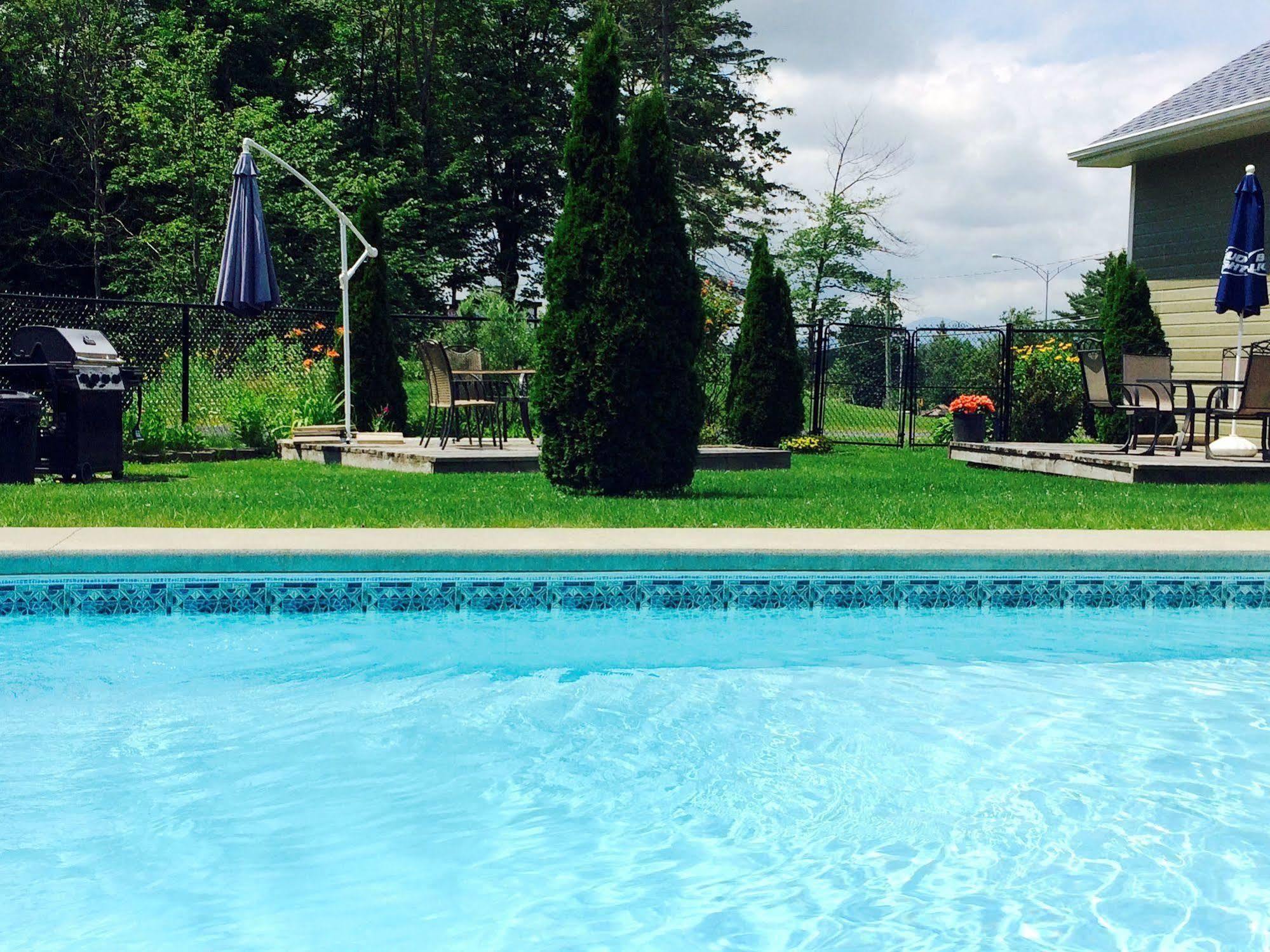 Motel Des Cedres シェルブルック エクステリア 写真