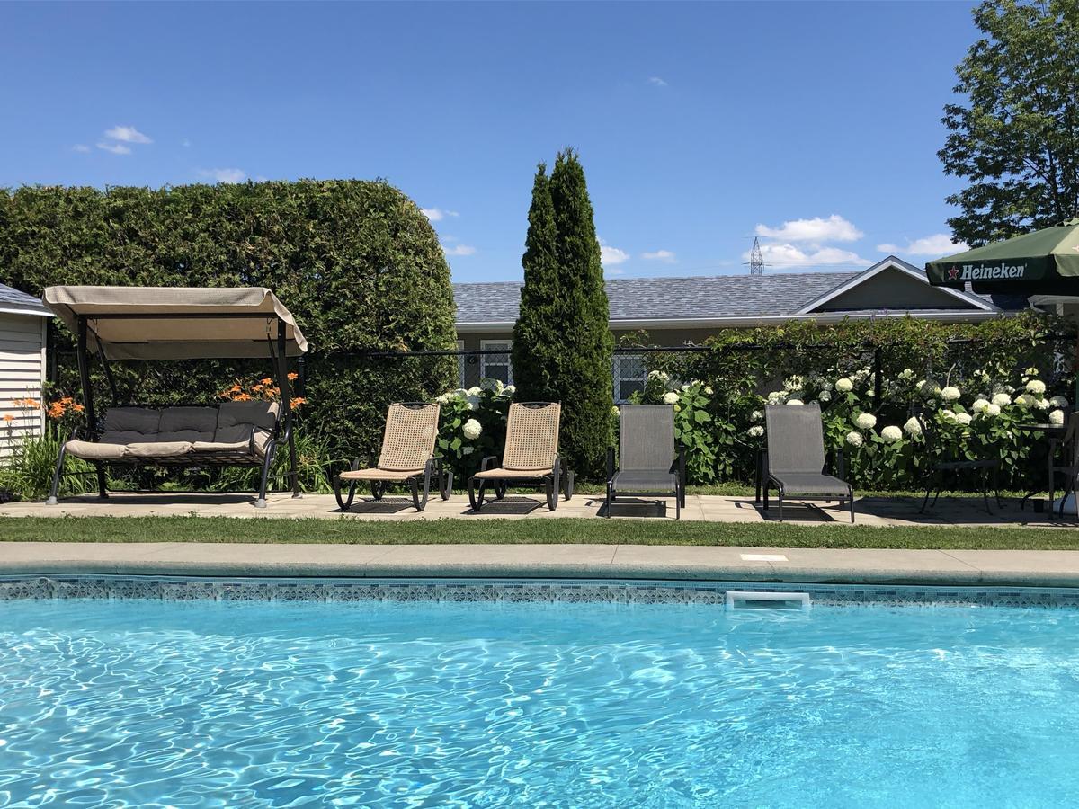 Motel Des Cedres シェルブルック エクステリア 写真